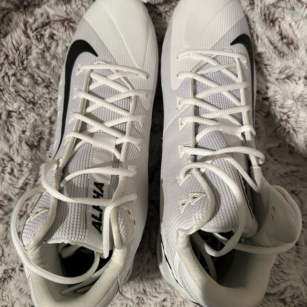 Nike alpha Menace football cleats